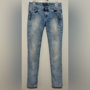 Salsa Jeans embroidered skinny straight acid wash jeans. Size 31. B1